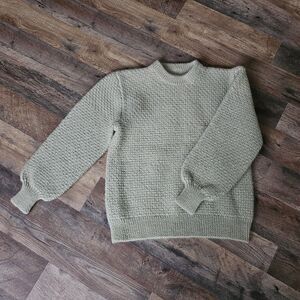 Green Chunky hand knit sweater. Acrylic. Fits like Women's S/M. Very thick